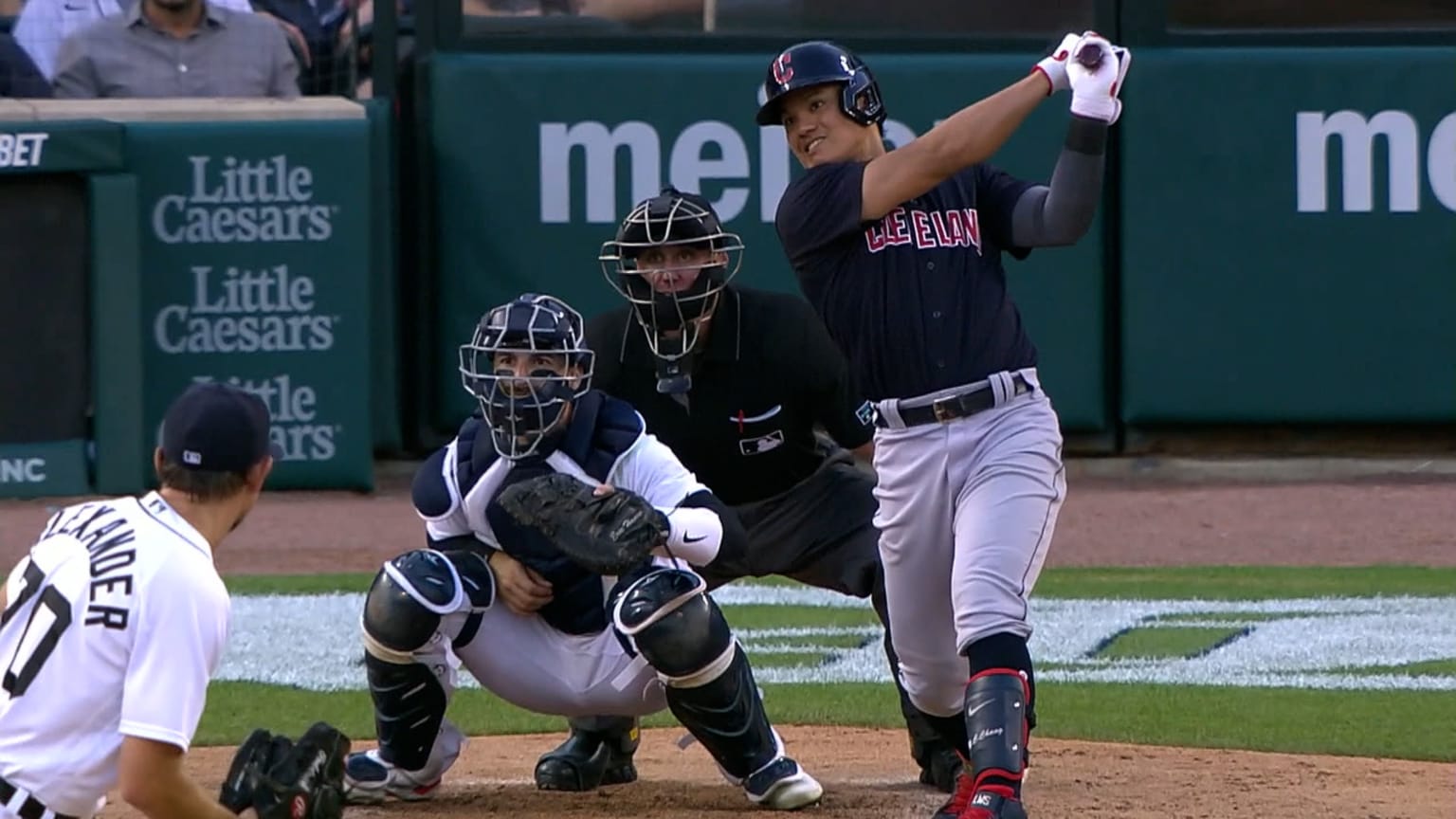 [閒聊] 張育成三壘安打