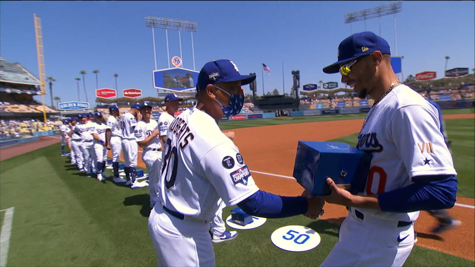 Mookie Betts is awarded his World Series ring | 04/09/2021 | Los