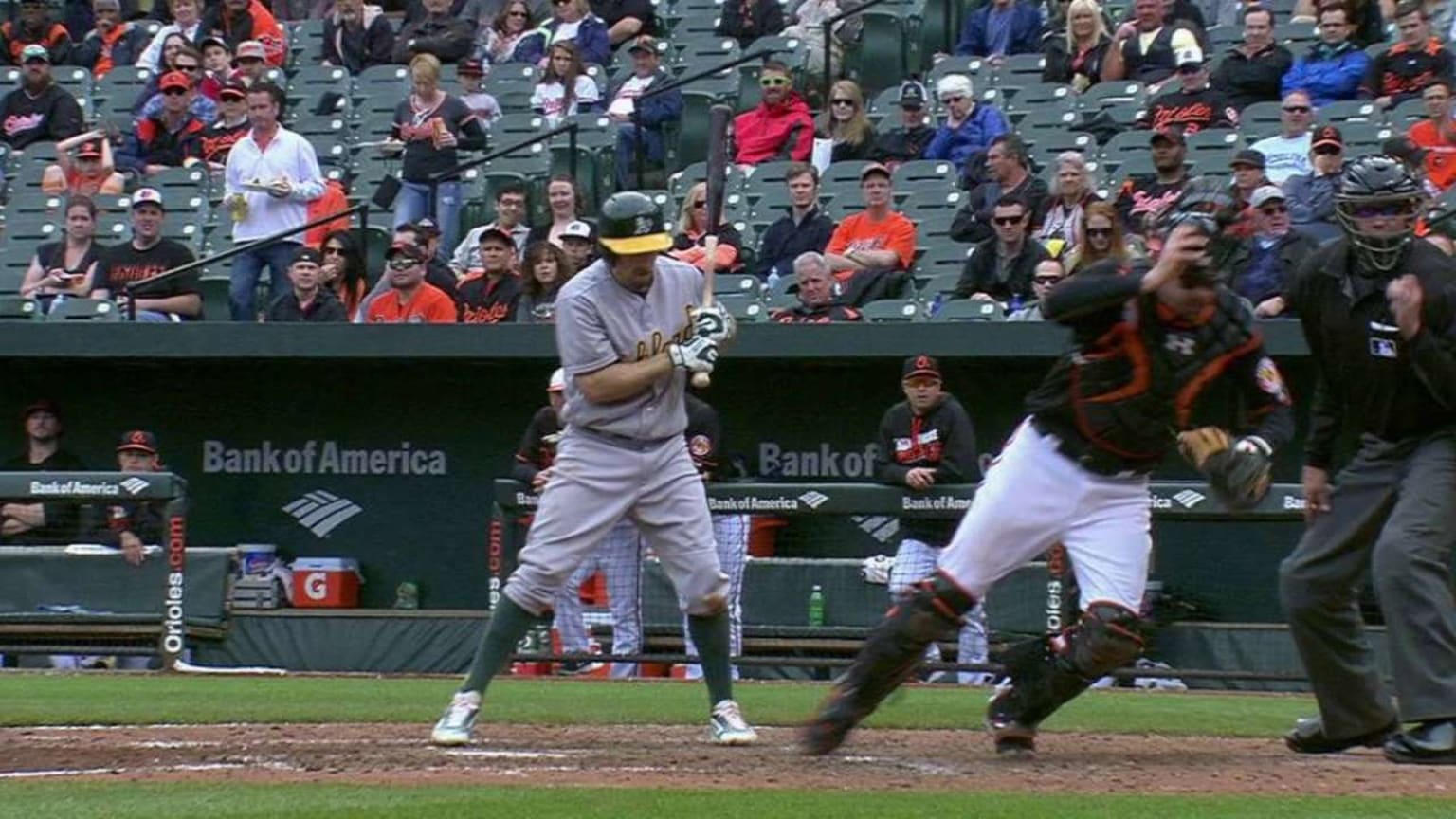 A's score on passed ball 05/07/2016