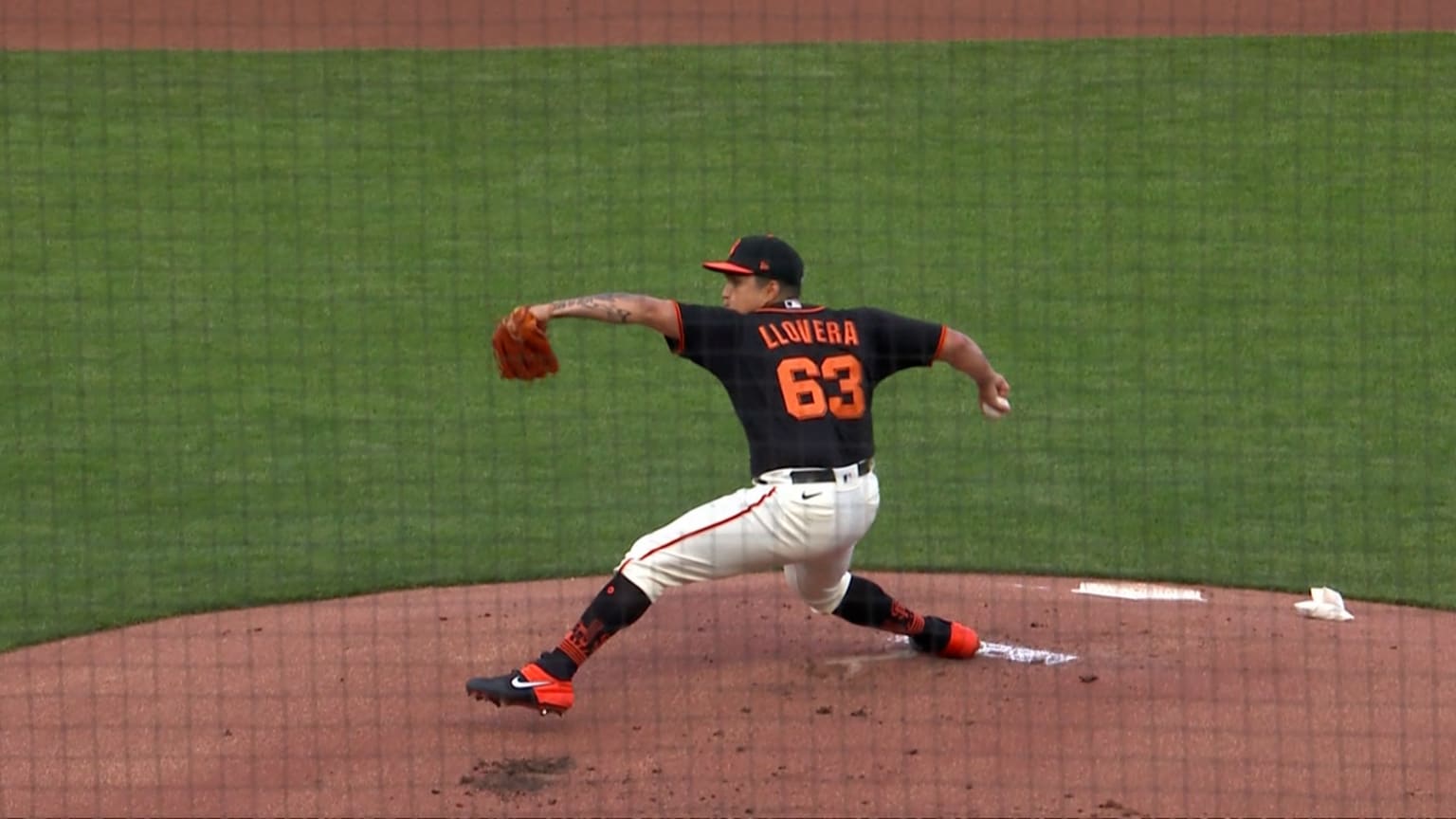 Mauricio Llovera of the San Francisco Giants pitches in the top of