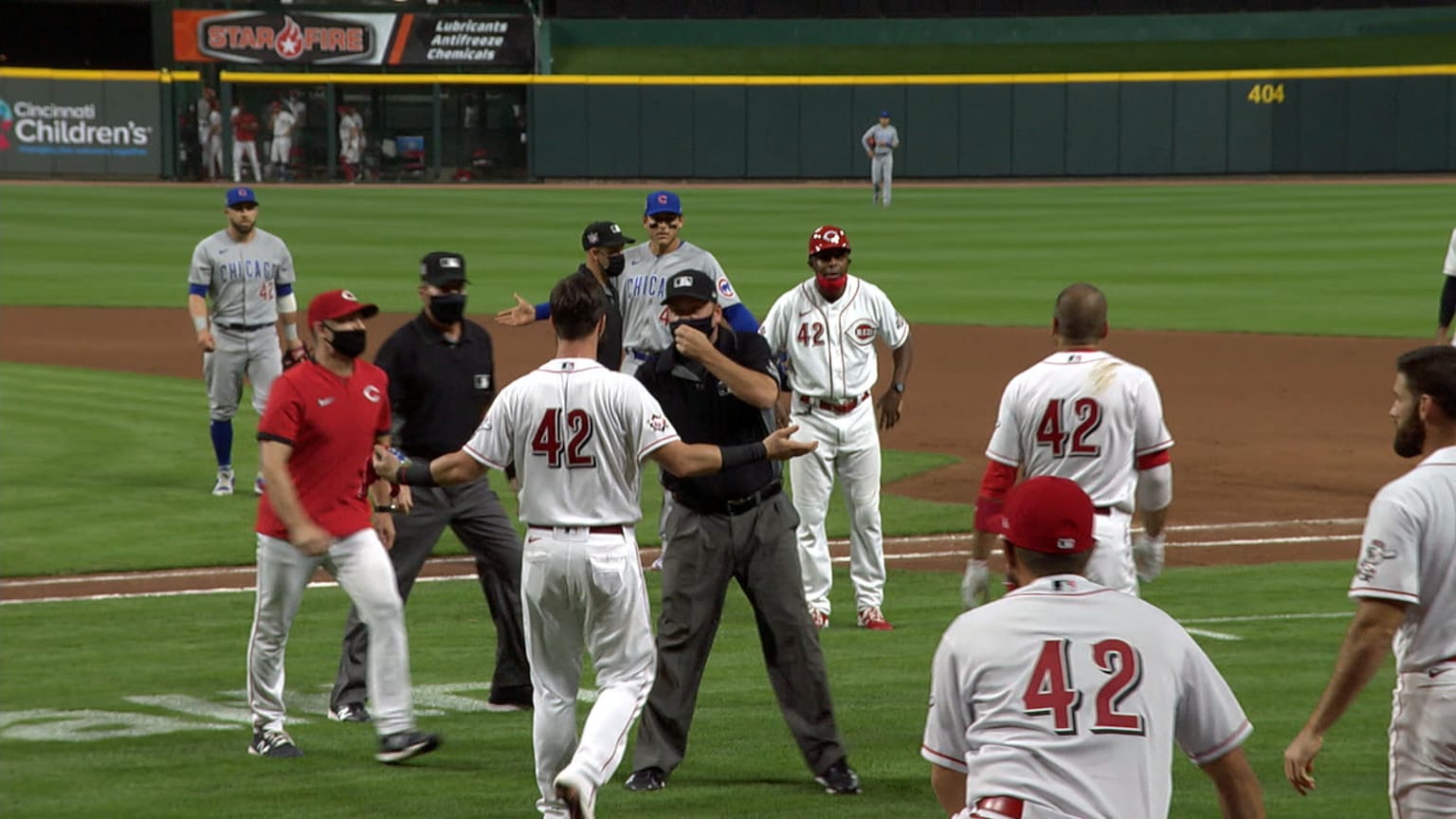 Benches clear in Cincinnati 08/29/2020 Milwaukee Brewers