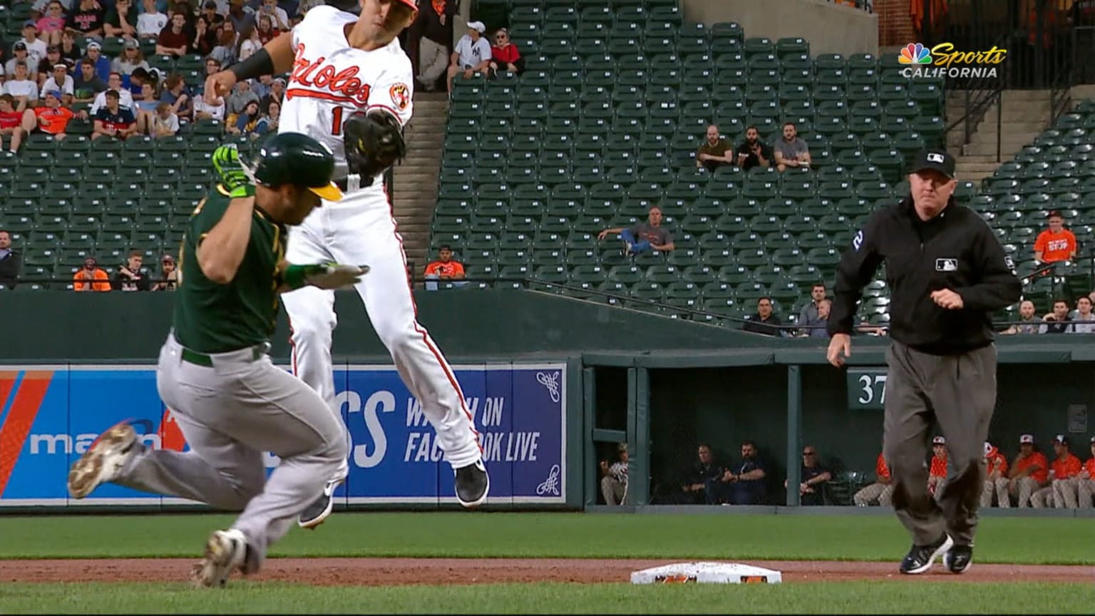 OAKBAL Phelgley evita que lo toquen y entra carrera 09/04/2019