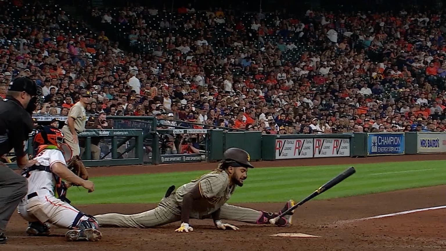 Fernando Tatis Jr. does split to avoid HBP | 05/29/2021 | San Diego Padres