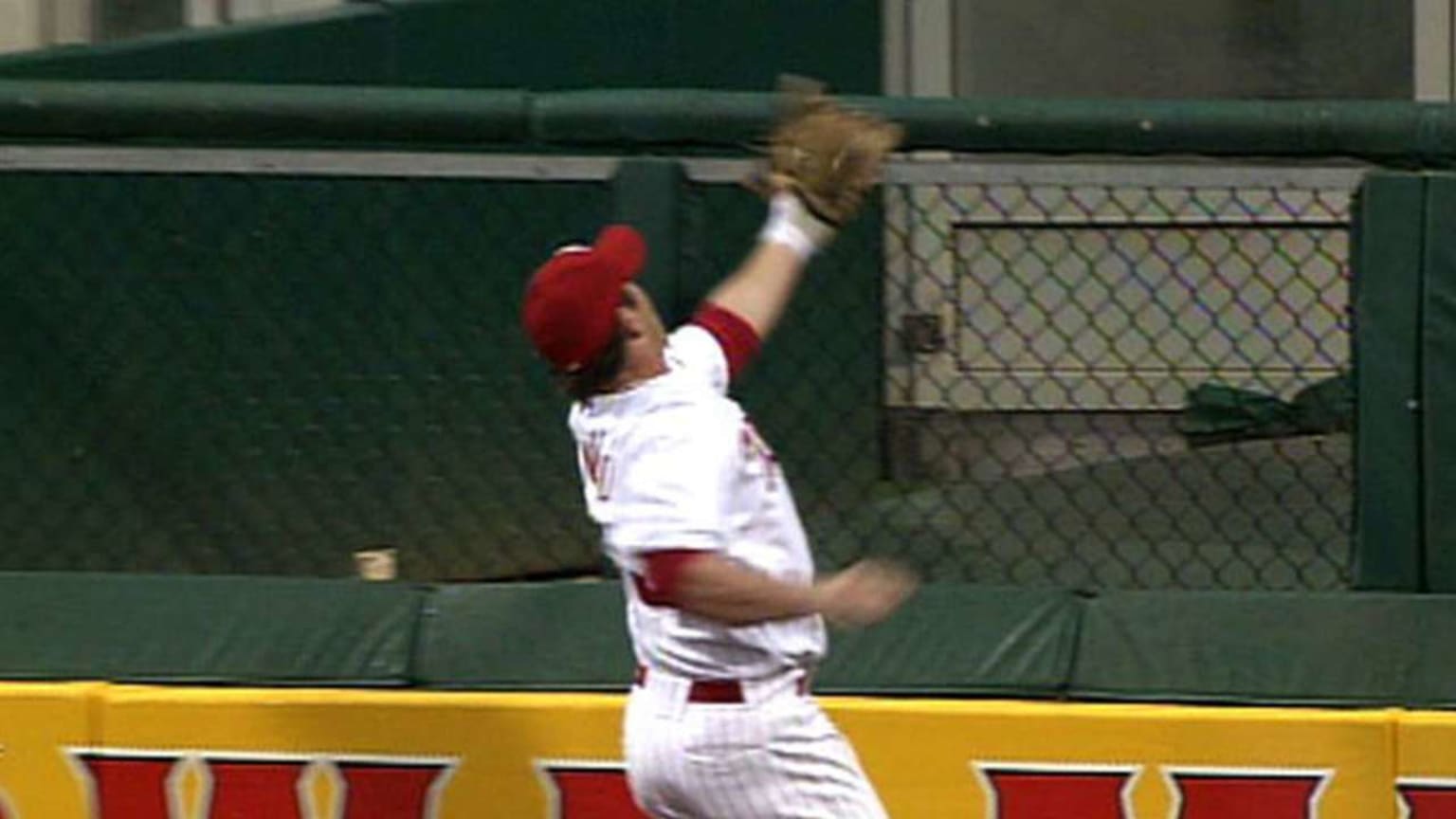 VIDEO: Aaron Rowand Made His Legendary Catch in Center Field for