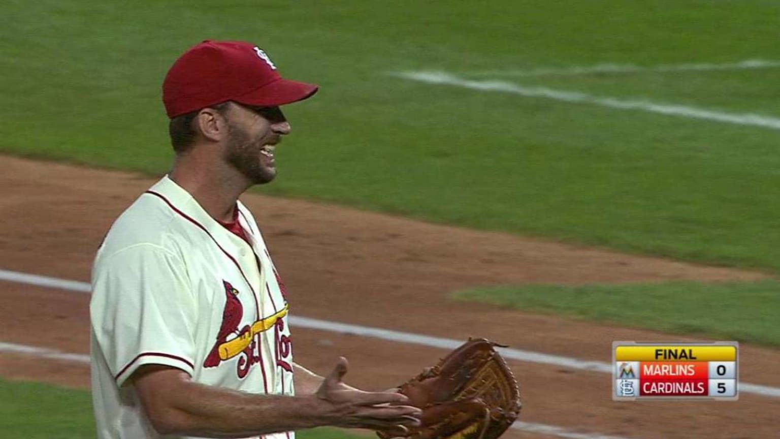 Goold: Wainwright pulls off pitch-perfect prank on Padres' Schumaker