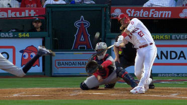 Mike Trout's two homers sink Mets as Angels roll