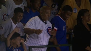 Williams sings at Wrigley Field