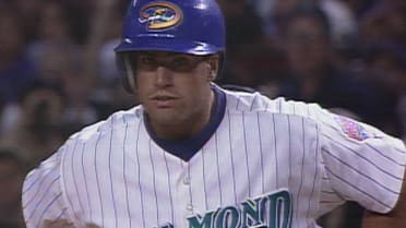 Lee collects first D-backs hit