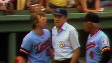 Cubbage, Mauch ejected