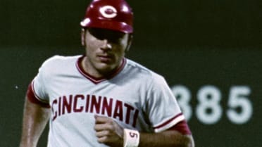 Bench's solo homer in 4th