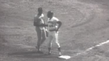 Aaron becomes all-time RBI leader