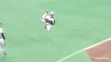Candaele's diving catch