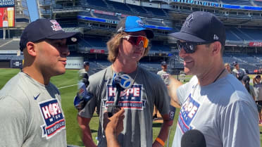 Landis Sims takes BP with Yankees