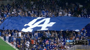 Whicker: Pantone 294 gives Dodgers fans strength in numbers