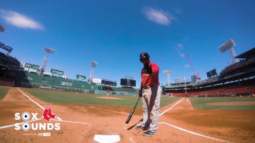 Vazquez chats with Devers