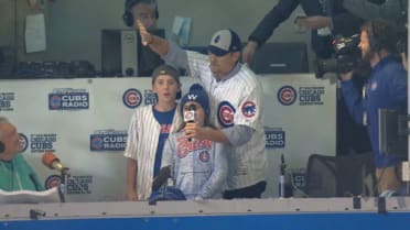 Kerry Wood sings during stretch