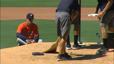 Zack Greinke's mound repair, 08/23/2020