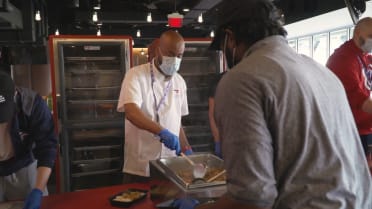 Nats help distribute 1,000 meals