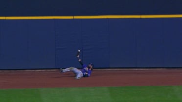 Must C: Charlie gets a snow cone