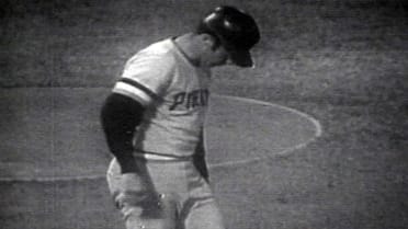 Alley's inside-the-park slam