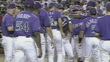 Benitez hits walk-off homer