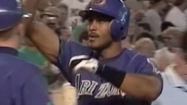 Benitez's milestone walk-off HR