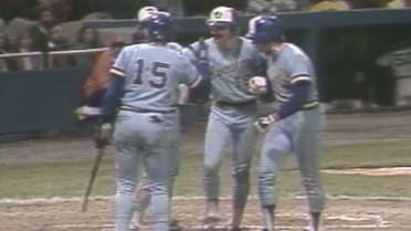 Yount's three-run homer