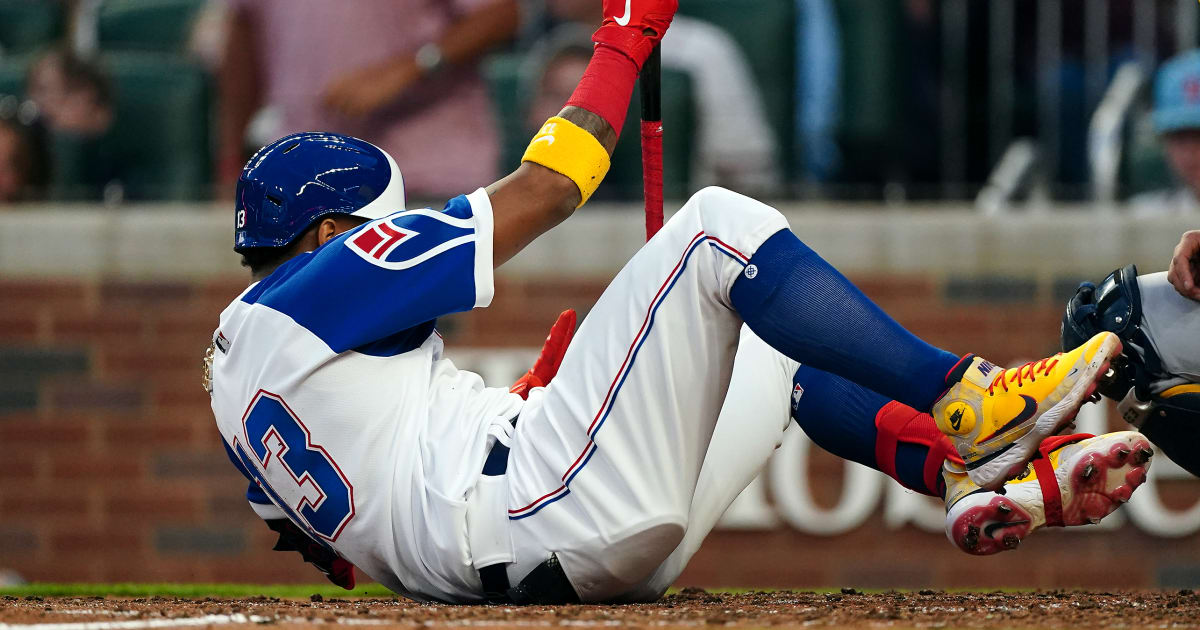 MLB Stories - Home runs hit while falling down