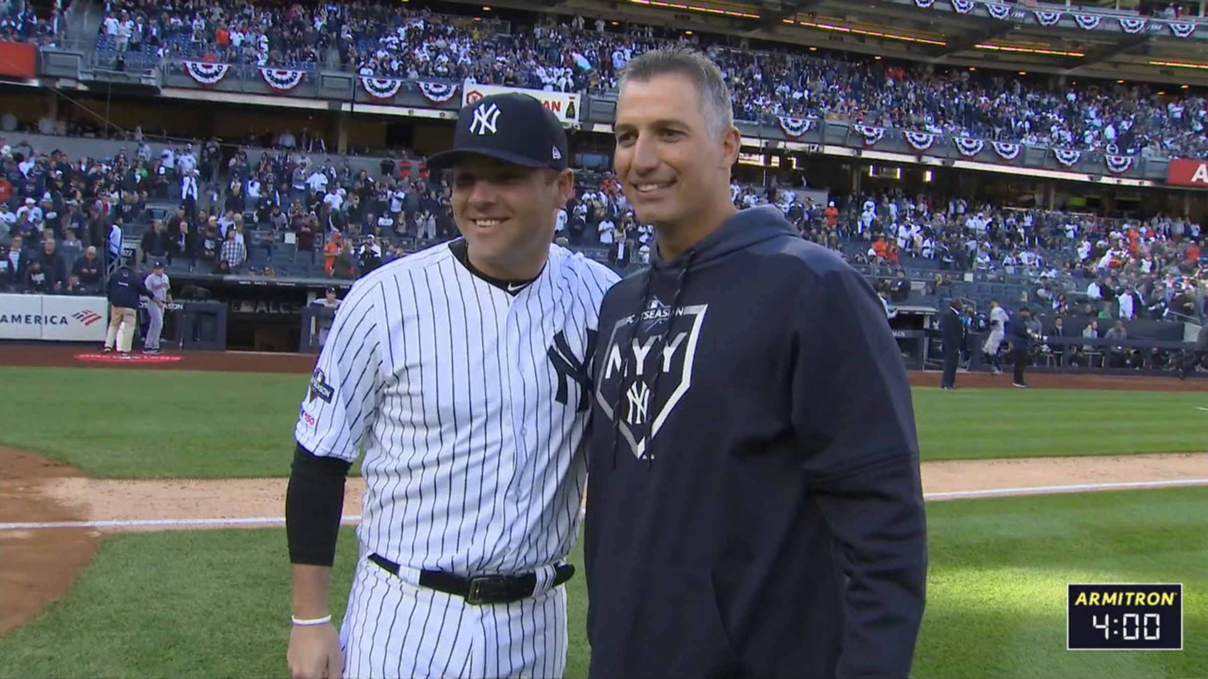Andy Pettitte throws first pitch before Yankees' game vs. Mets