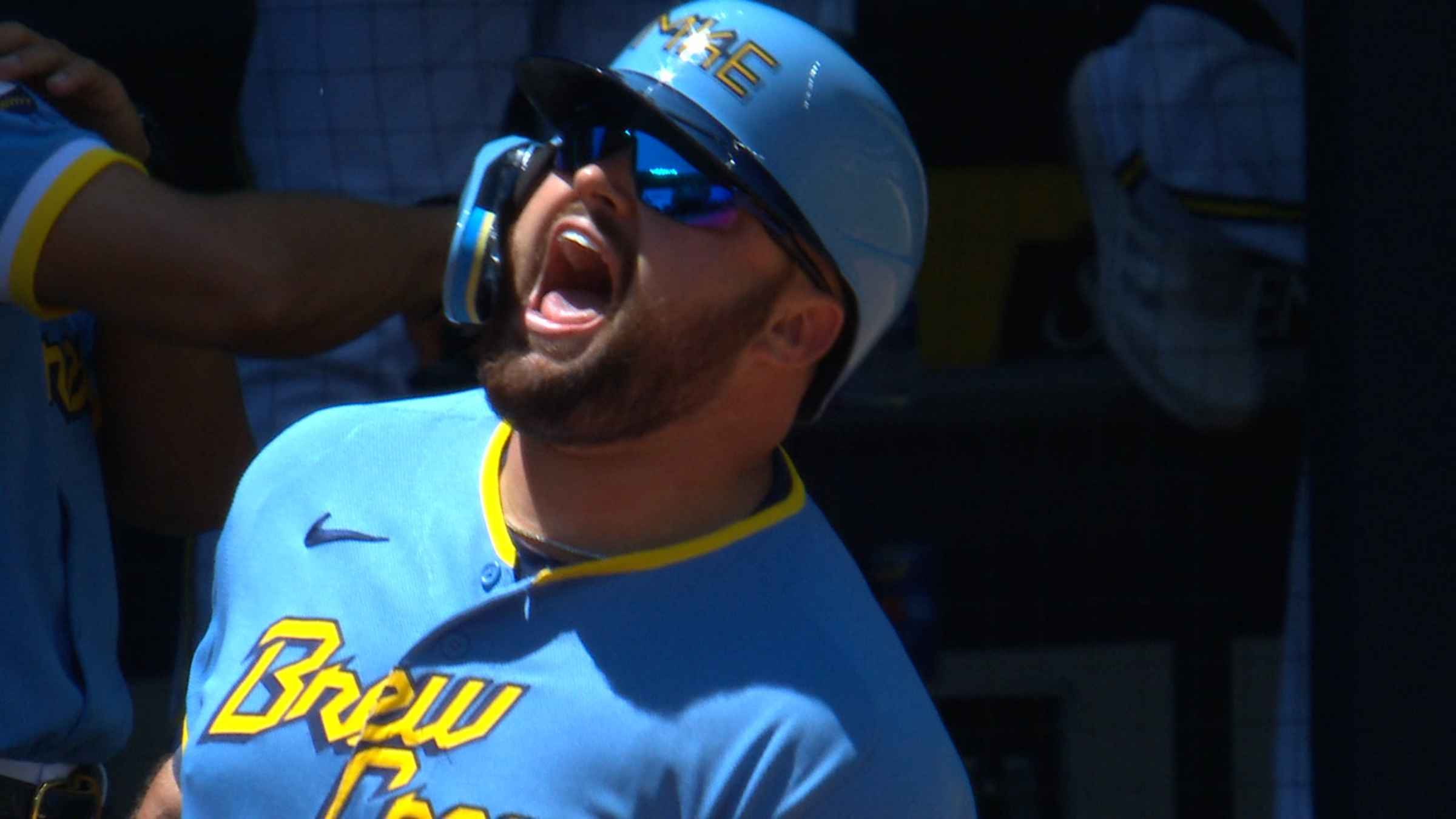 Rowdy Tellez's two homers power offense in win vs. Padres