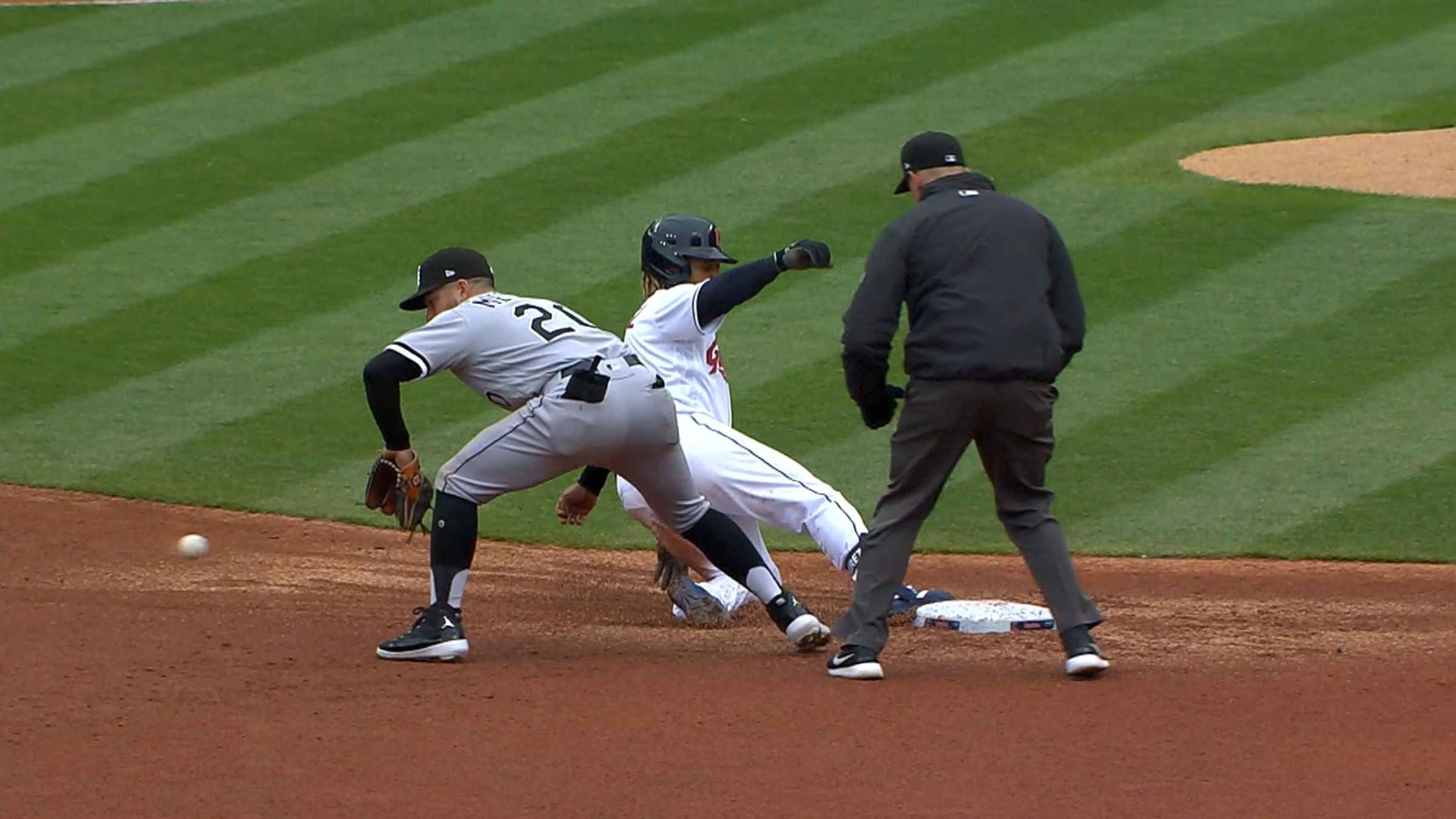 Gabriel Arias' first MLB hit, 04/20/2022