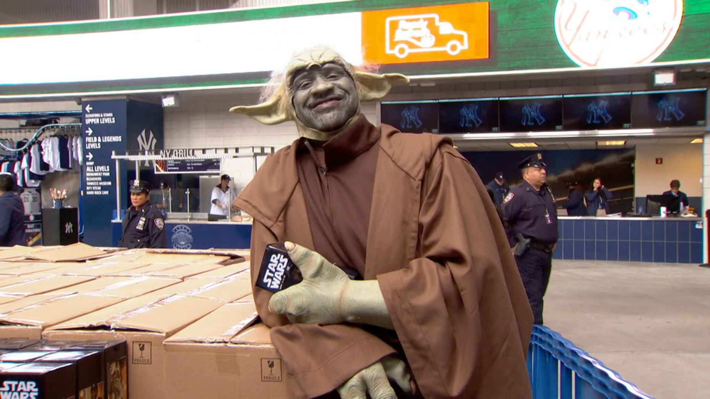 CLE@NYY: Yankee Stadium celebrates Star Wars night 