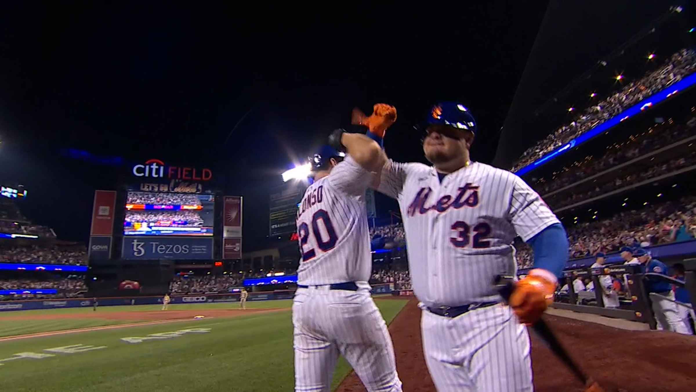 Pete Alonso's 3-run homer gives the Mets a 4-run lead over the Yankees in  the 3rd.