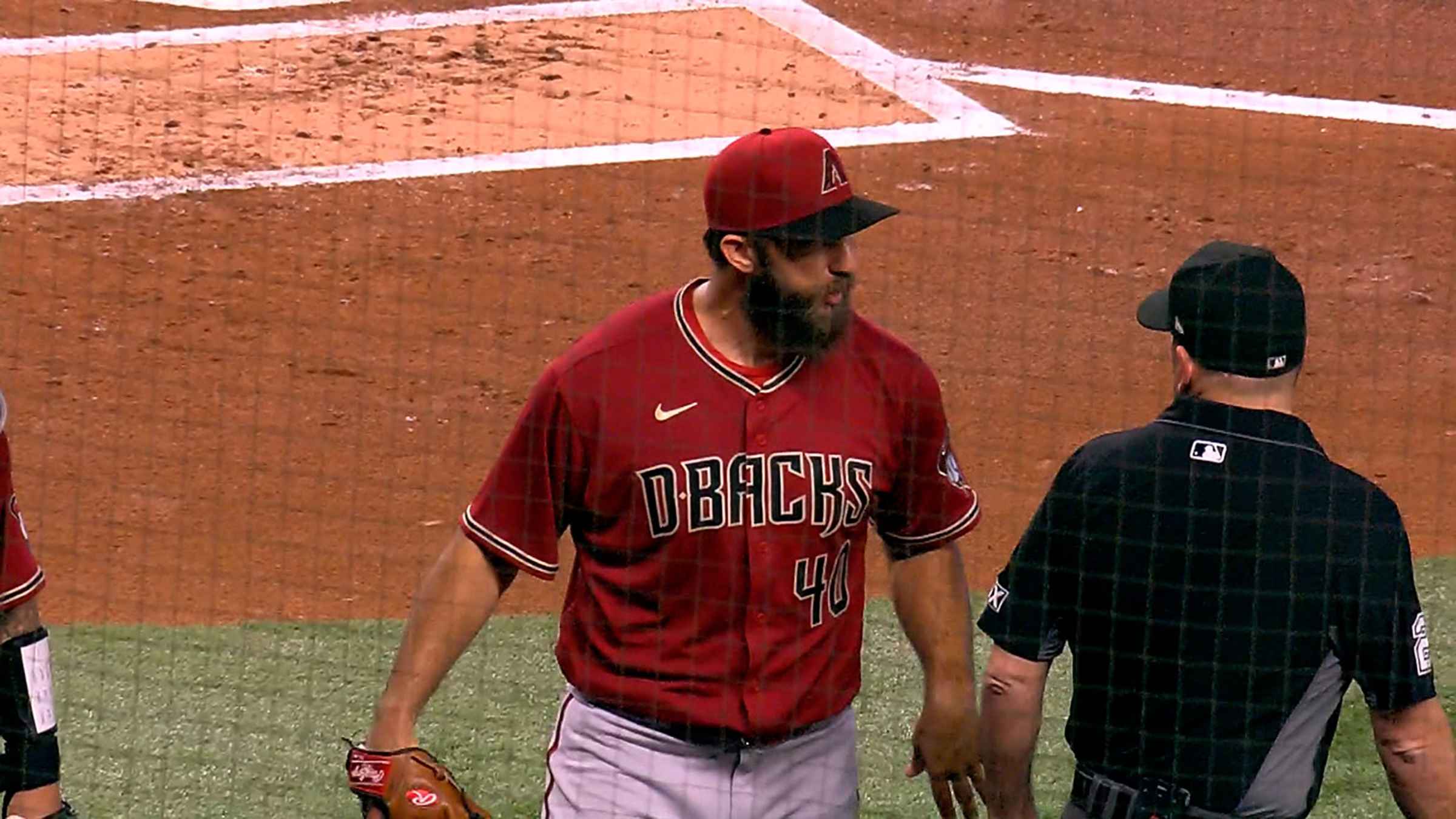 Diamondbacks' Madison Bumgarner tossed from game after 1 inning, needs to  be held back from ump