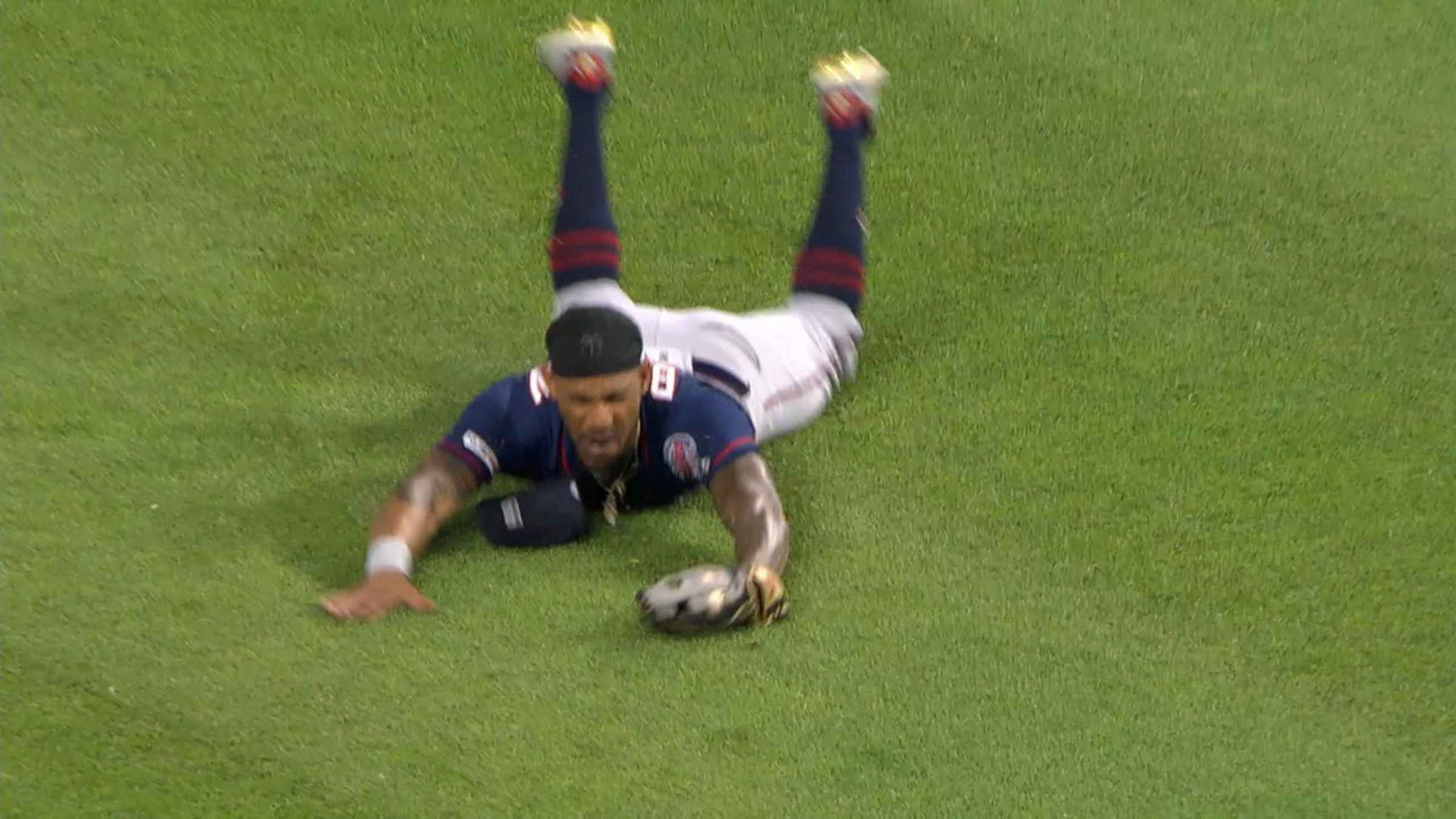 Byron Buxton's diving grab, 08/13/2022