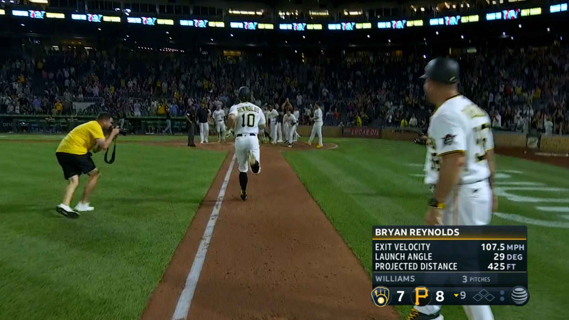 Bryan Reynolds' Walk-Off Homer Gives Pirates 8-7 Win Over Brewers