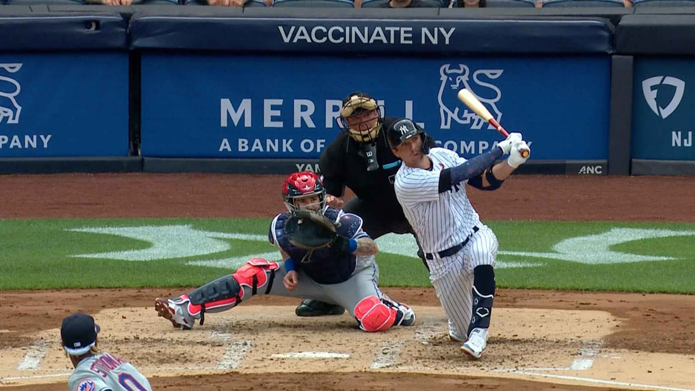 Kyle Higashioka hits two home runs against the Braves