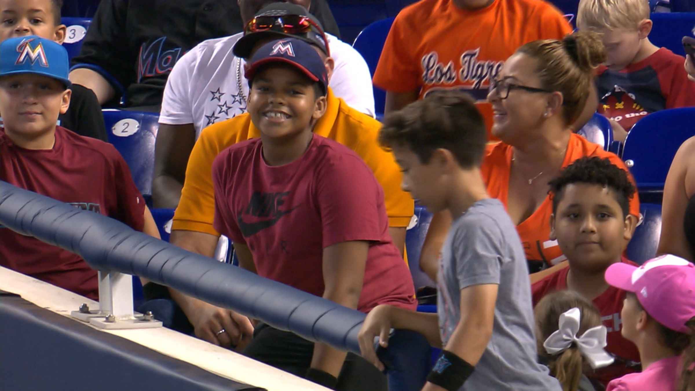 Minnesota Twins - Christian Vázquez catching a foul ball