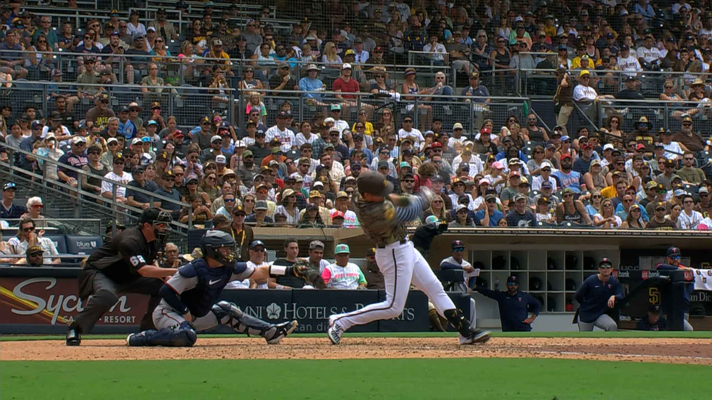 LUKE VOIT WITH AN RBI DOUBLE TO CENTER FIELD. 😲🤩🤩🤩 #Brewers #lukev