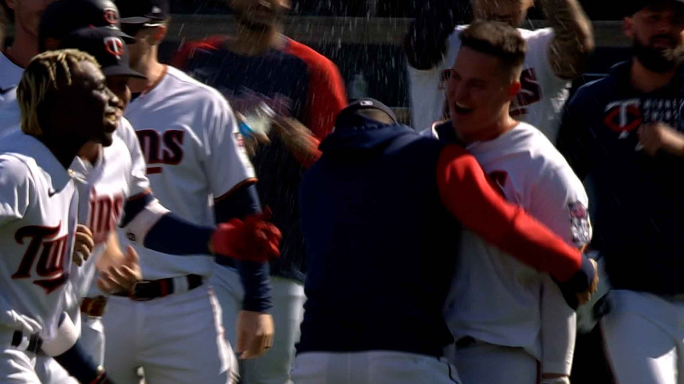 Jose Miranda Takes Hader Deep for Walk-Off Homer