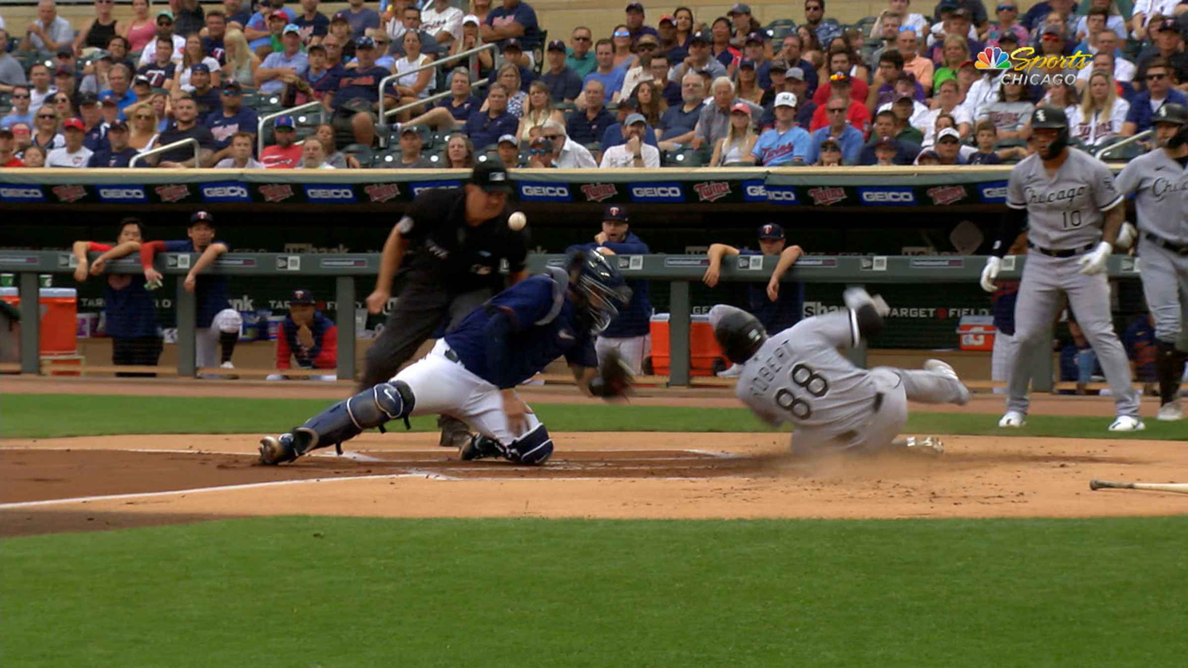 MLB on X: Luis Robert Jr. has been demolishing baseballs. 😤 (MLB X  @MattressFirm)  / X