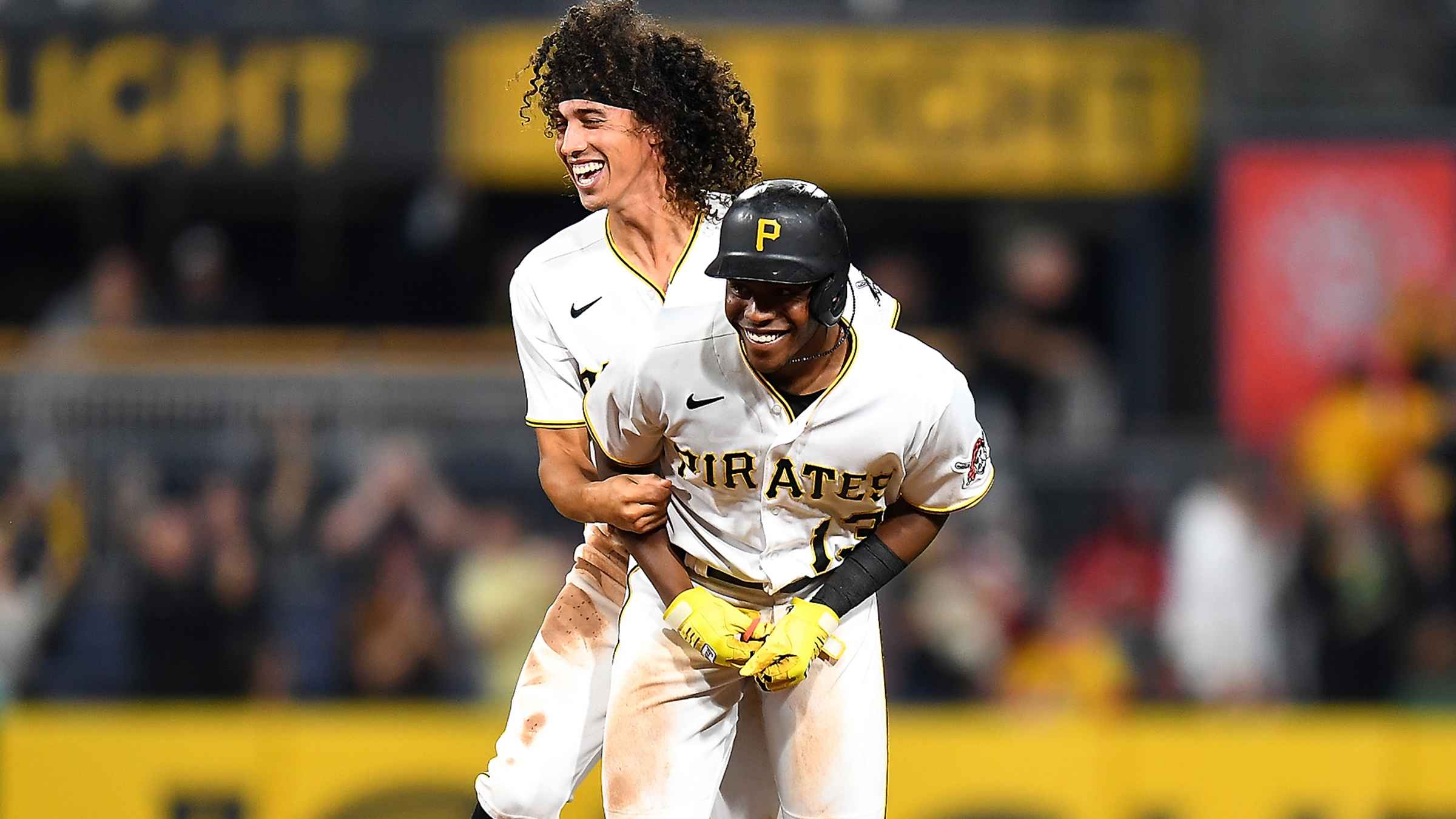 Josh Bell homers in Pittsburgh, 09/10/2021