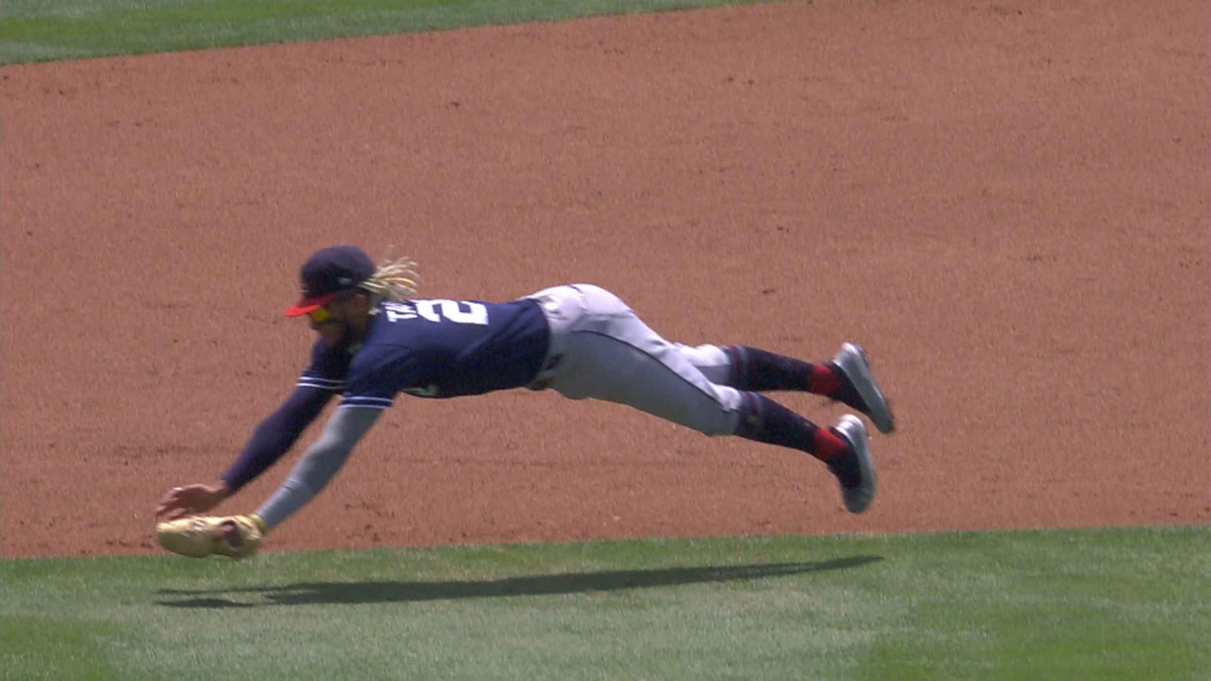 Fernando Tatis Jr.'s diving grab, 10/02/2020