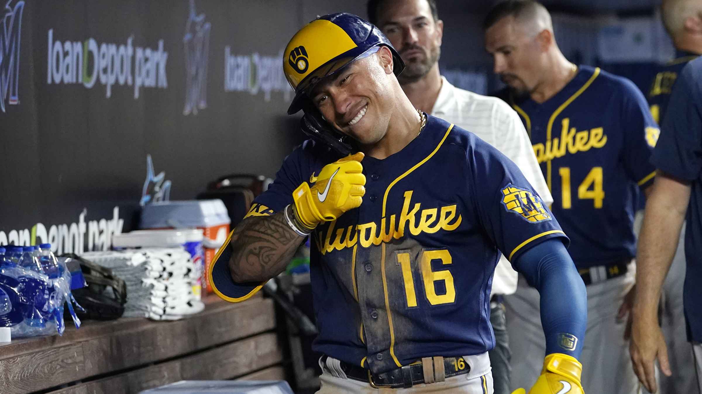 Brewers' Kolten Wong is role model for youth baseball in Hawaii