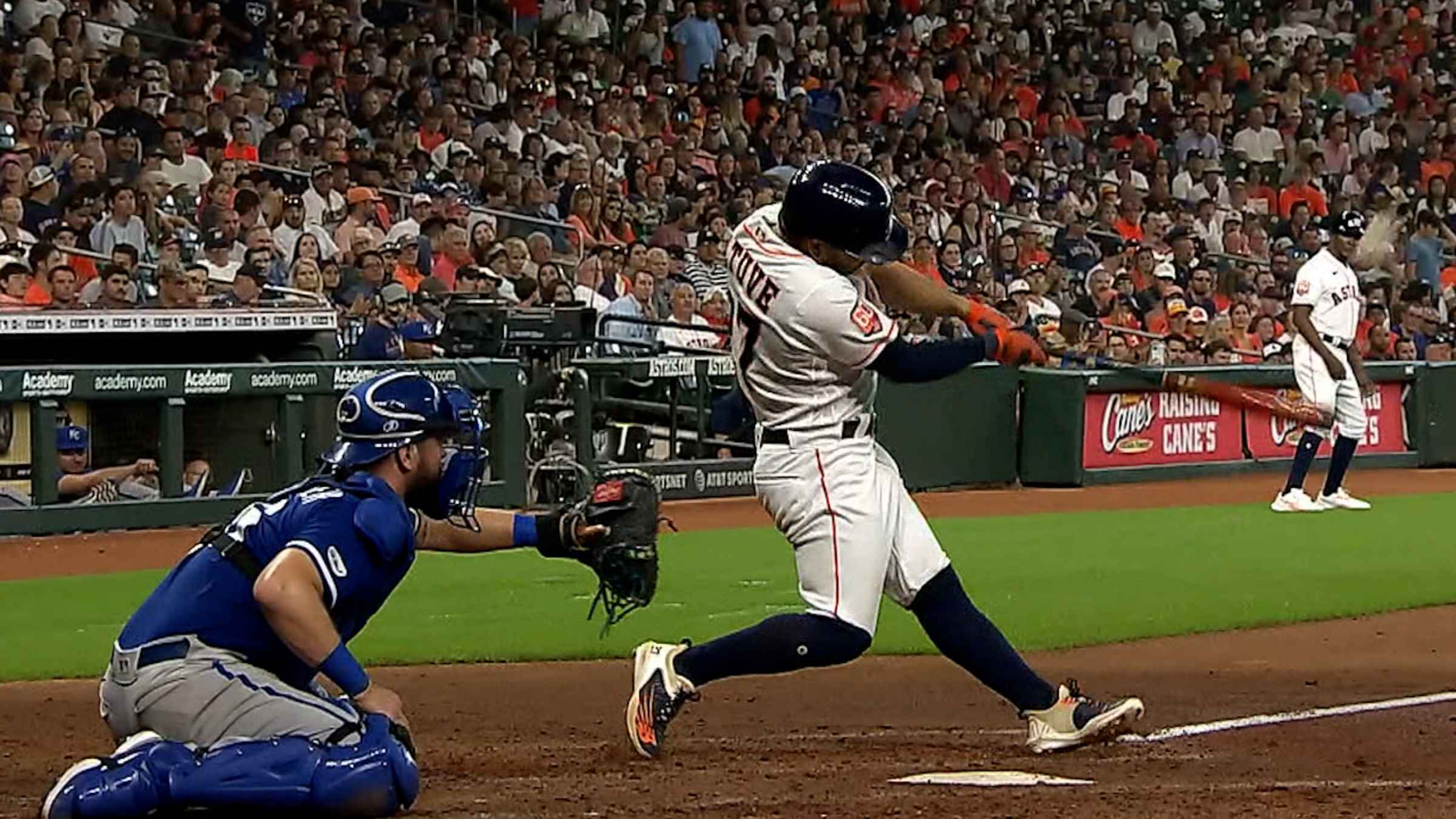 Jose Altuve hits a 2 run homer in the bottom of - so fresh and