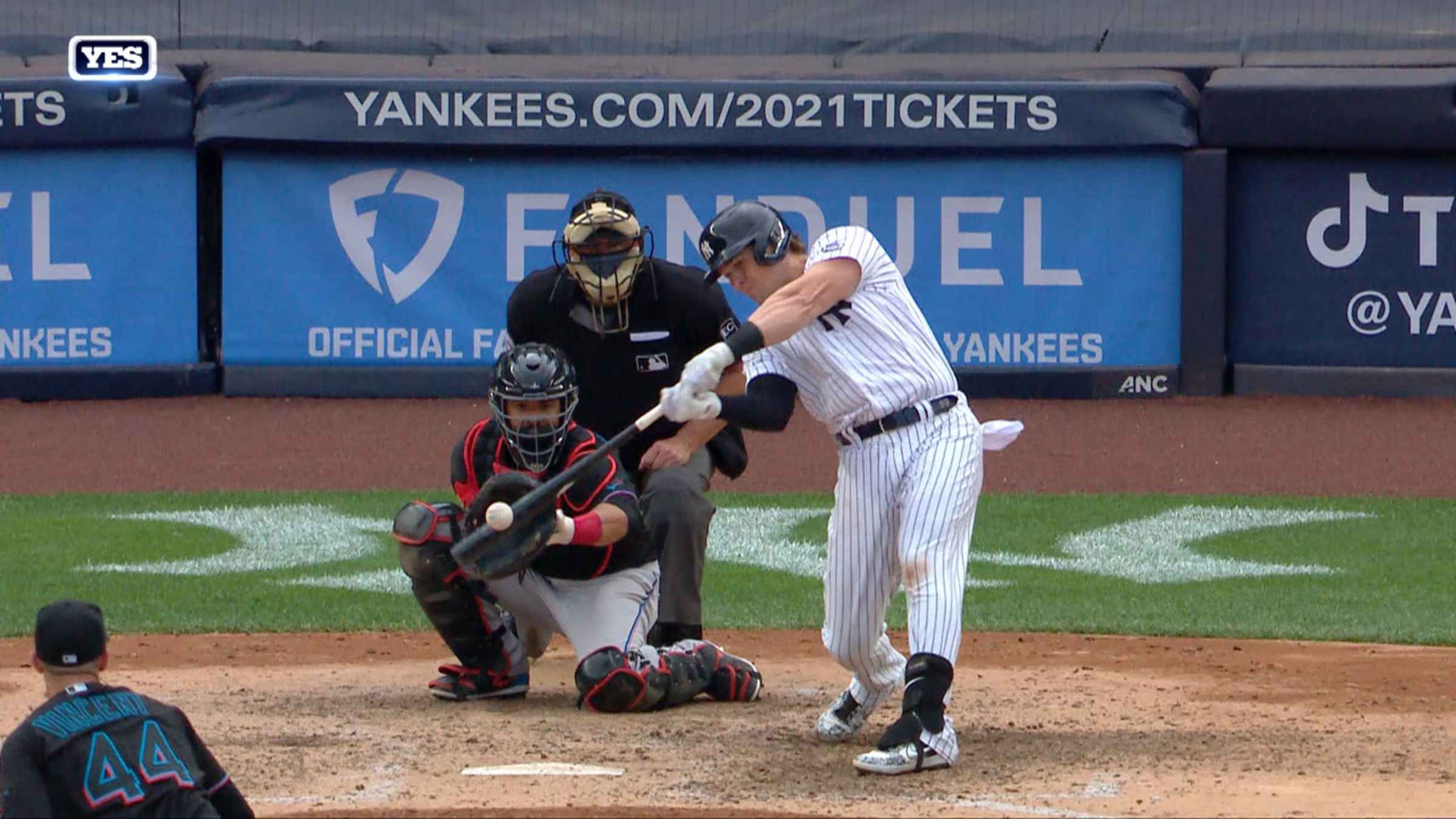 Luke Voit lifts 2-run shot, 07/29/2022