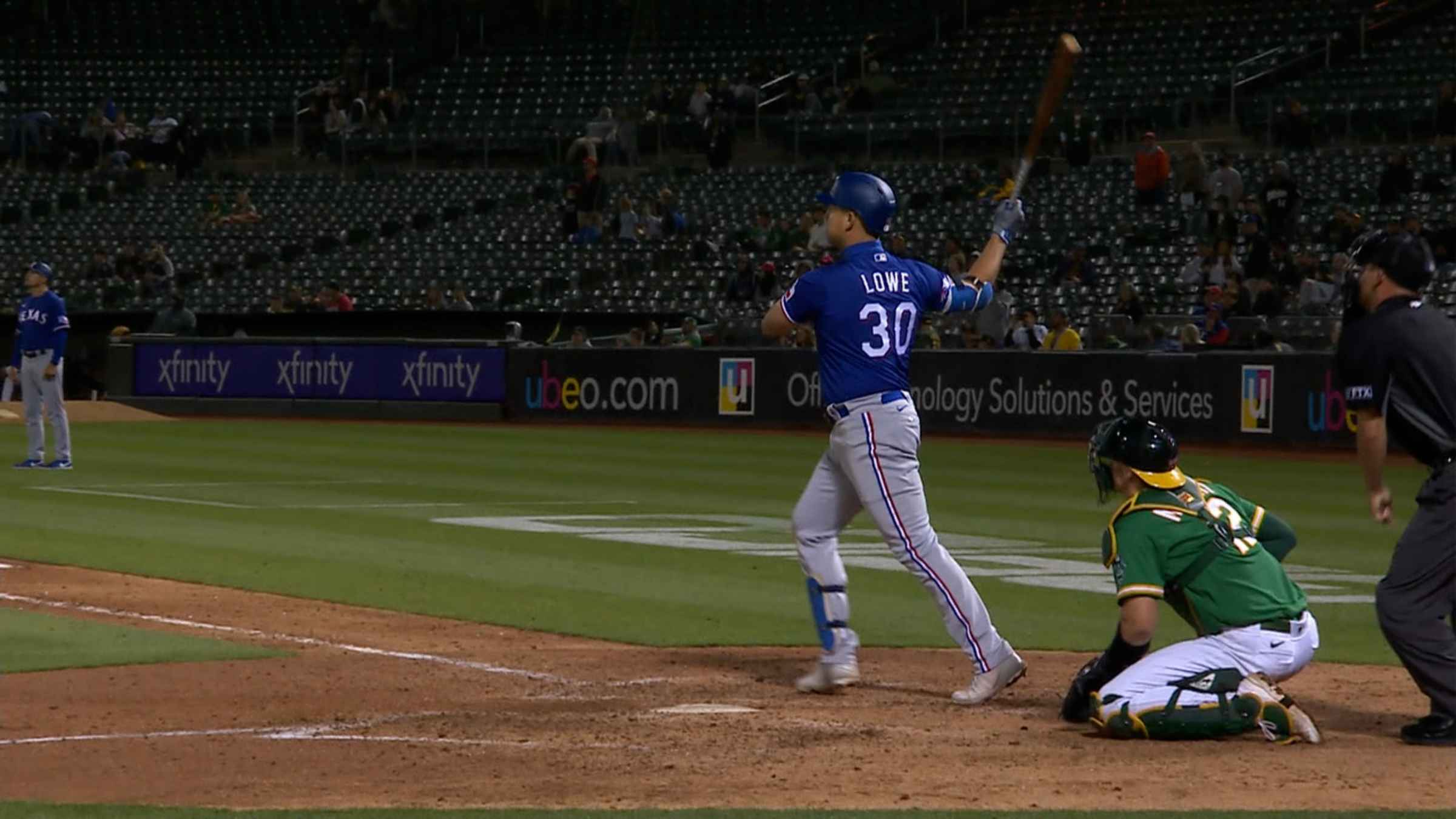 Nathaniel Lowe on walk-off homer, 05/18/2022