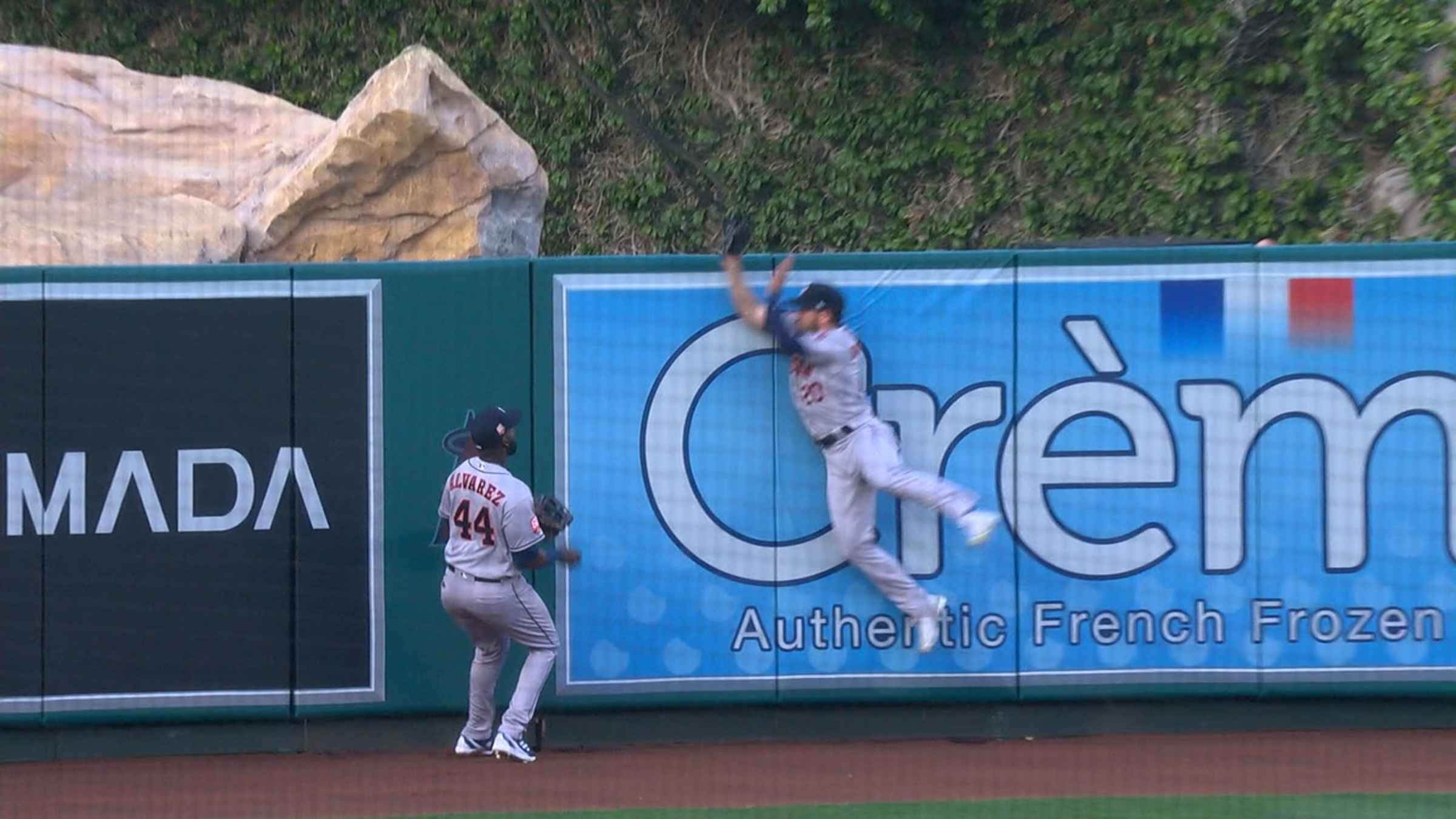 Mike Trout climbs wall to rob home run (Video)