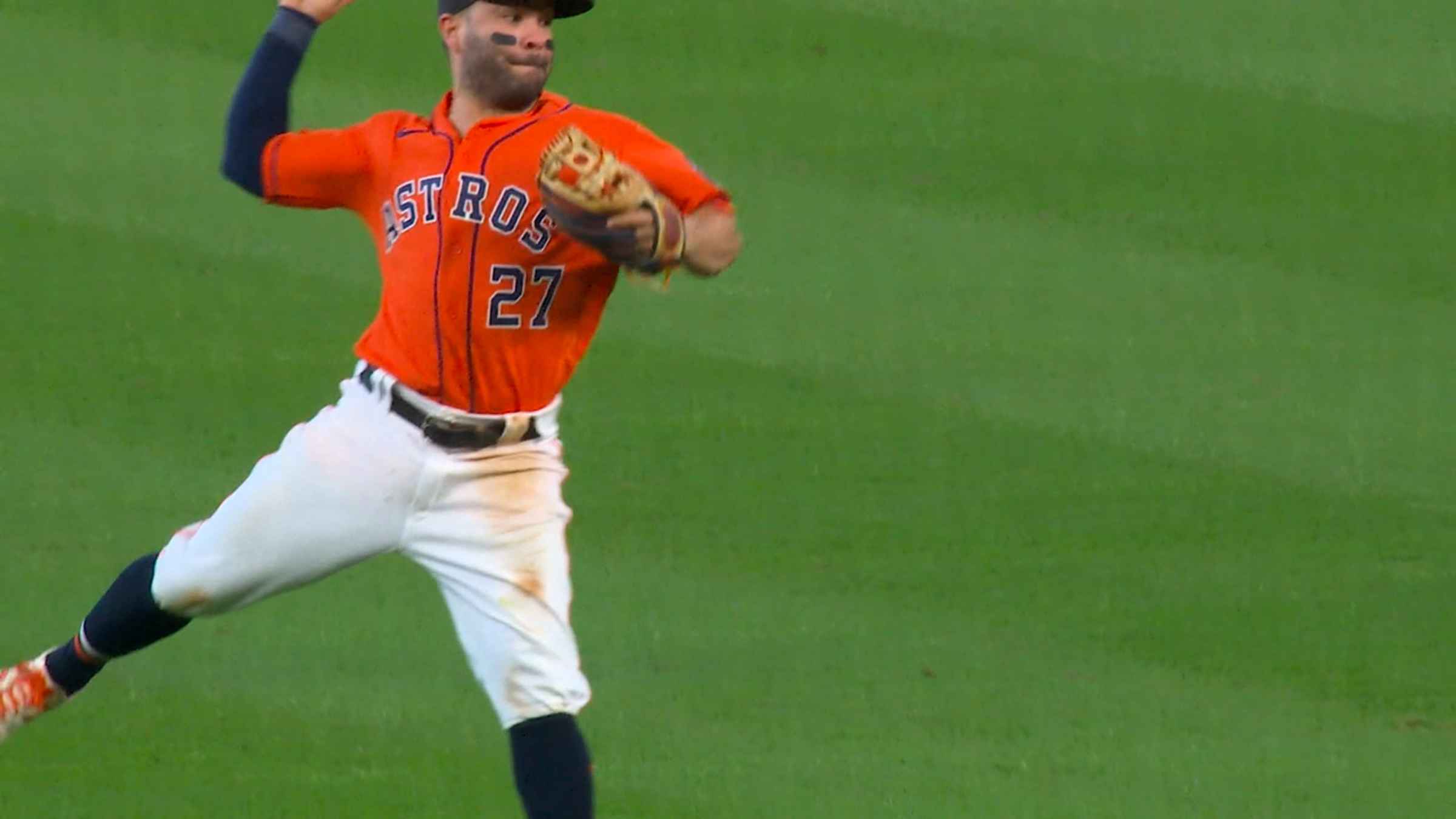 Jose Altuve jumps to swing at a pitch (GIF)