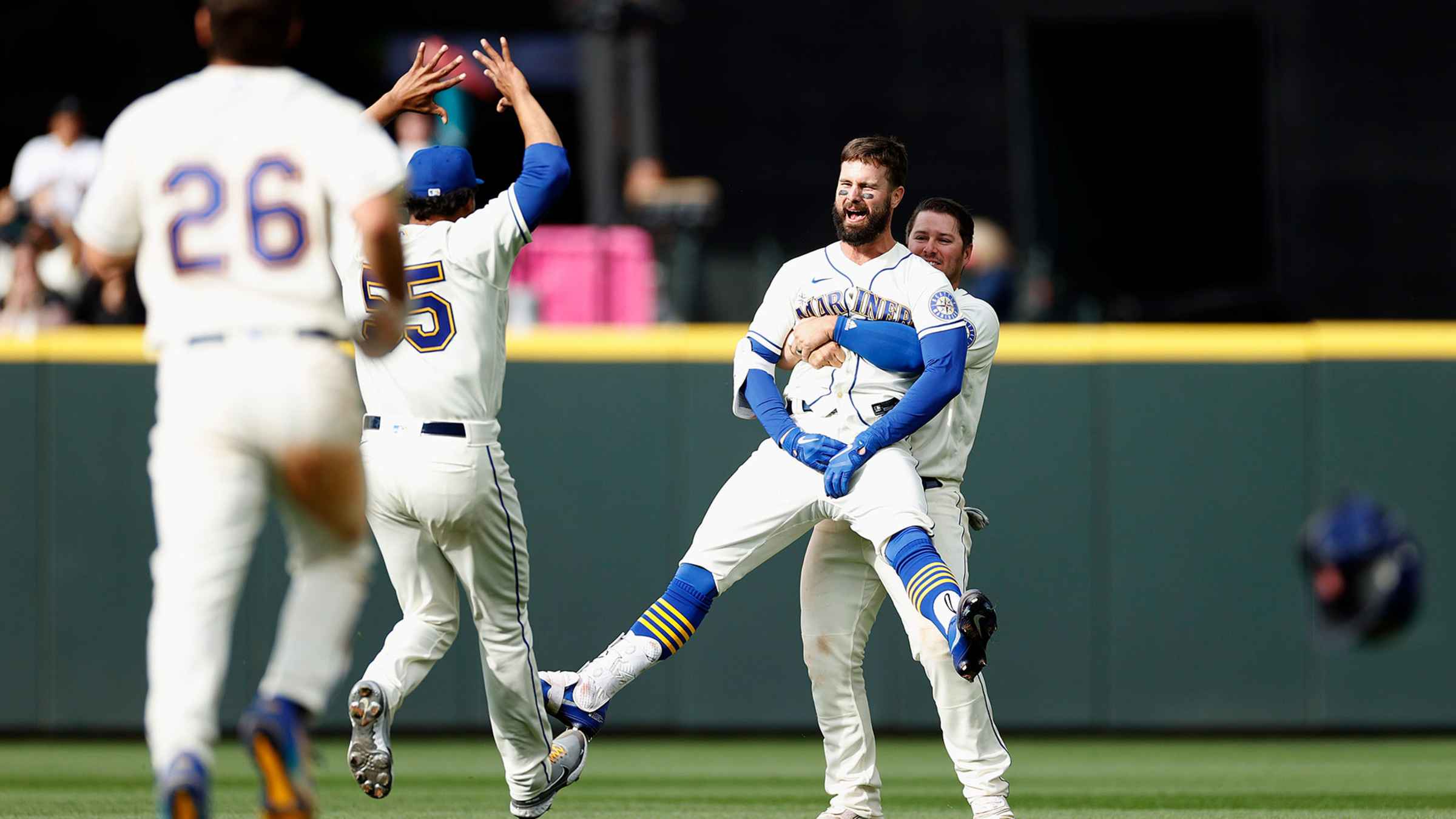 Jesse Winker wins it in 12th inning, Mariners complete homestand with sweep  of Royals